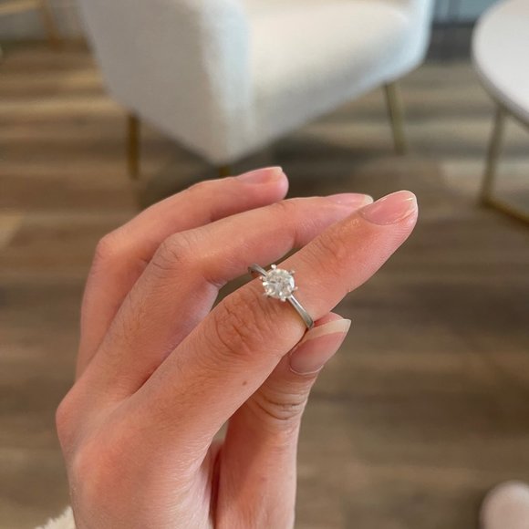 Diamond ring (platinum band) - Picture 1 of 9